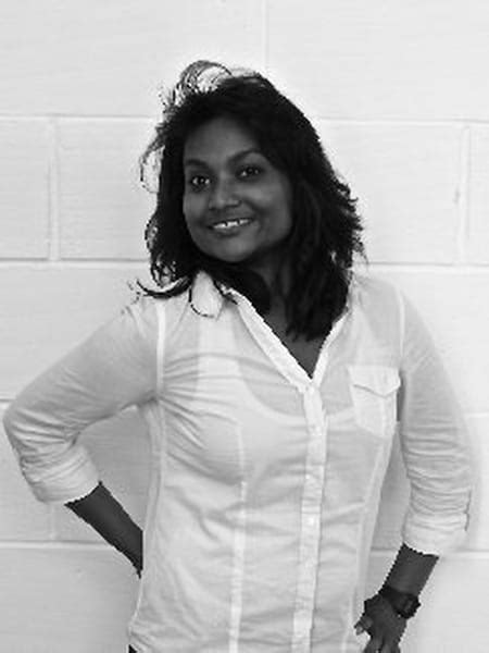 Sopika Uthayakumar - Professeure de tamoul certifiée Sopika Uthayakumar - Enseignante de langue tamoule, diplômée en littérature tamoule, ambassadrice culturelle à Paris